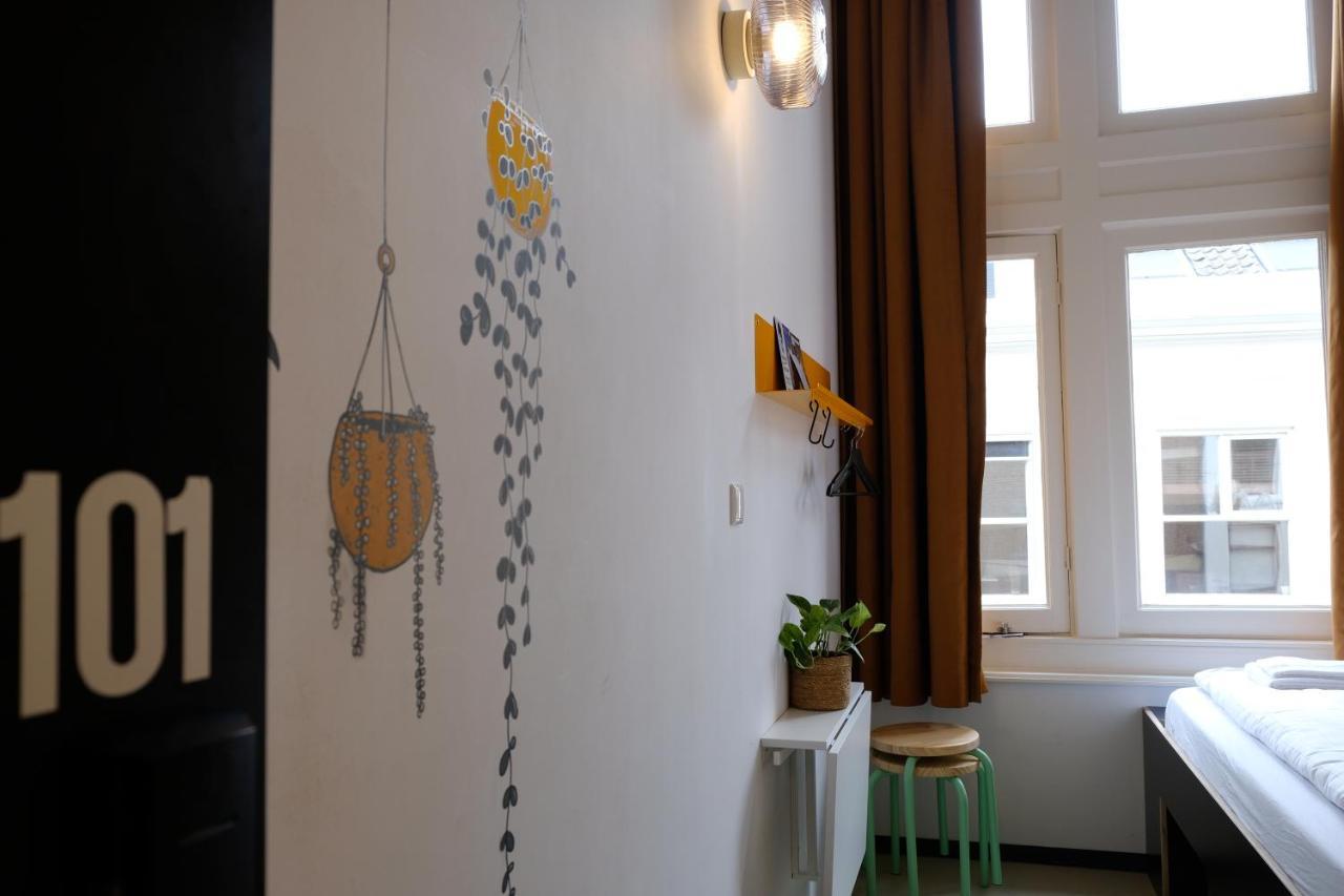 Hostel & Bar De Basis ズヴォレ エクステリア 写真