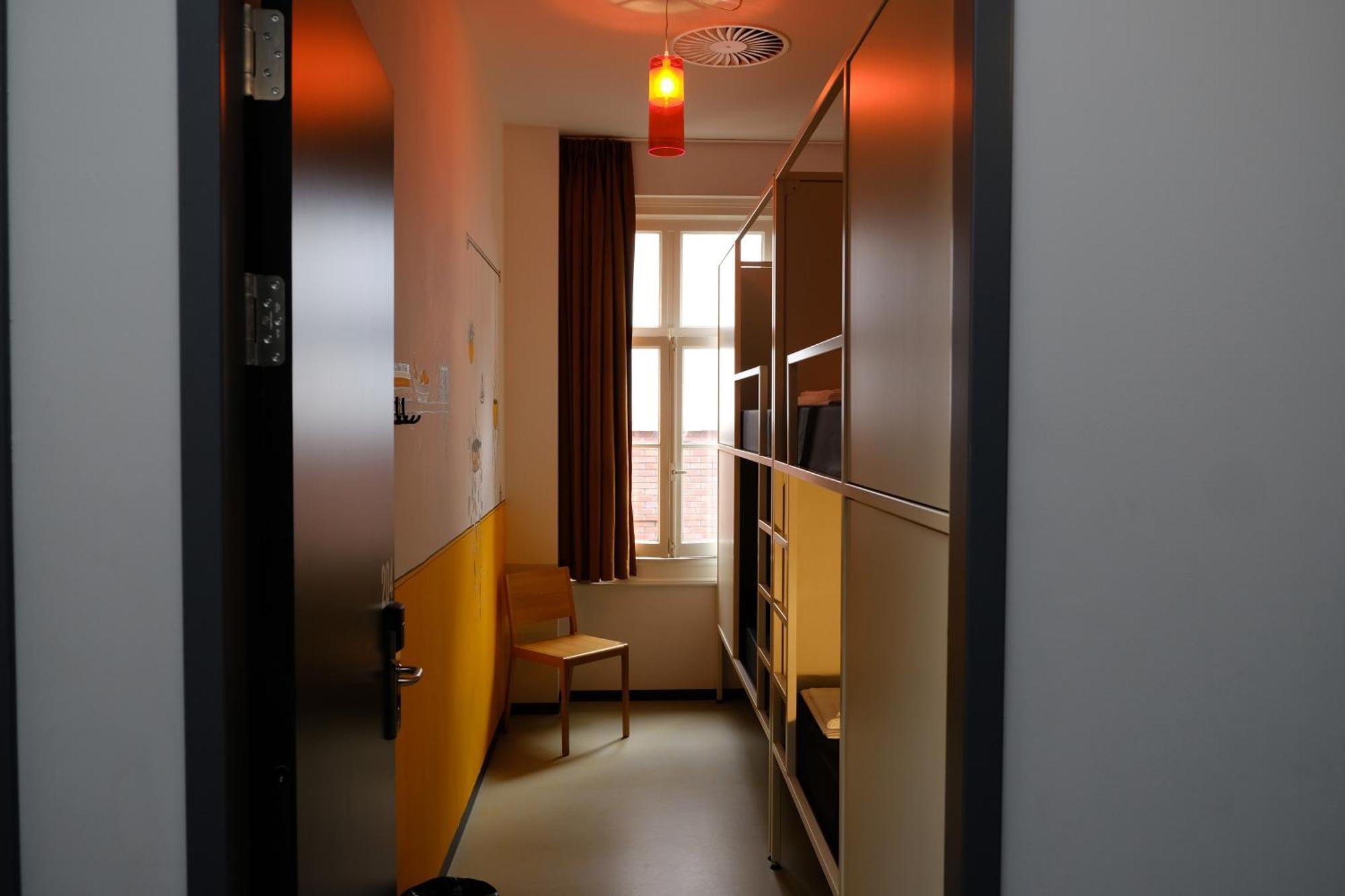 Hostel & Bar De Basis ズヴォレ エクステリア 写真