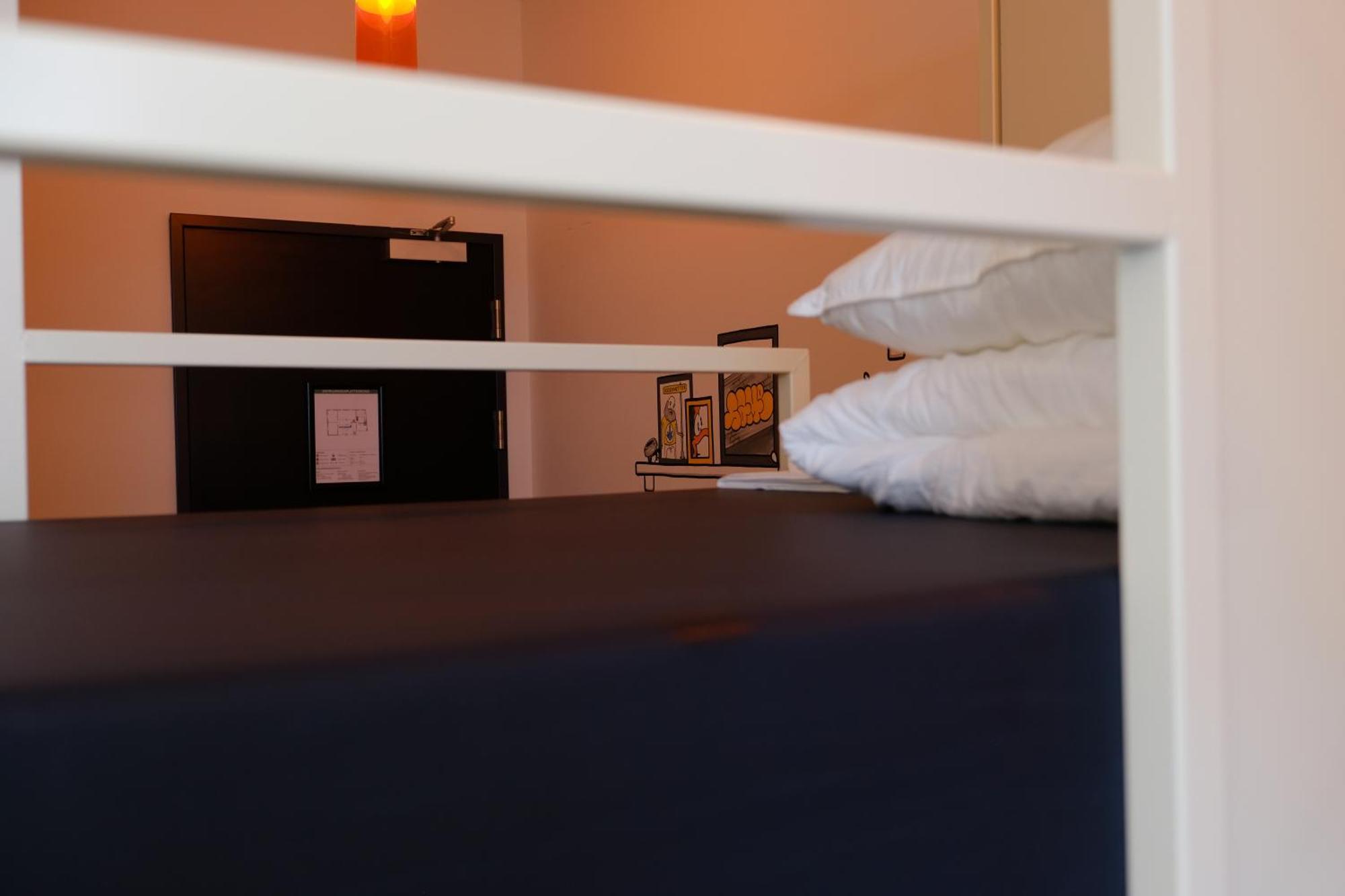 Hostel & Bar De Basis ズヴォレ エクステリア 写真