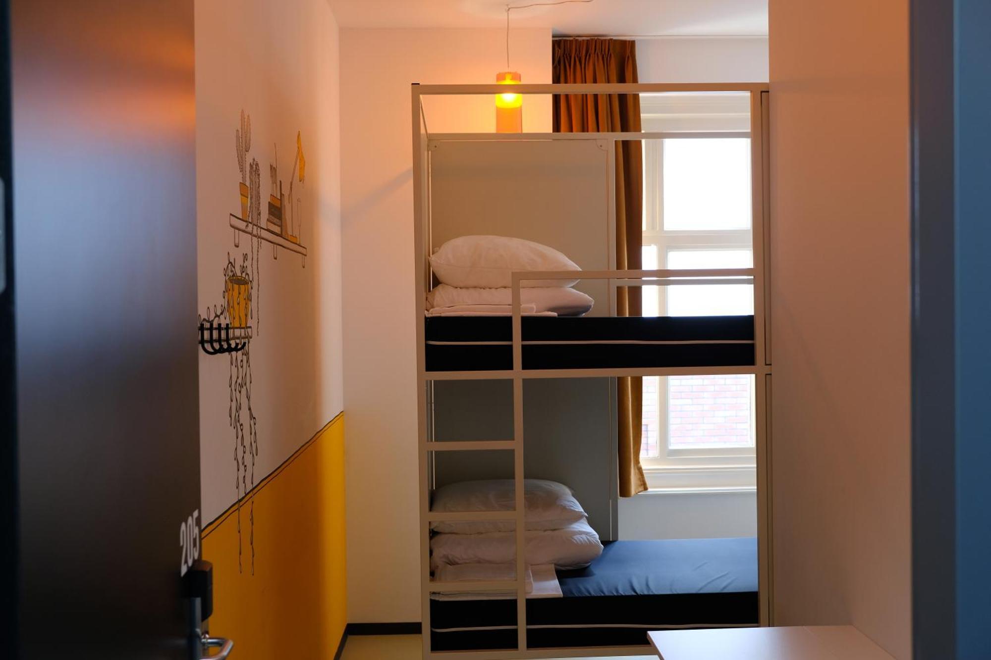 Hostel & Bar De Basis ズヴォレ エクステリア 写真