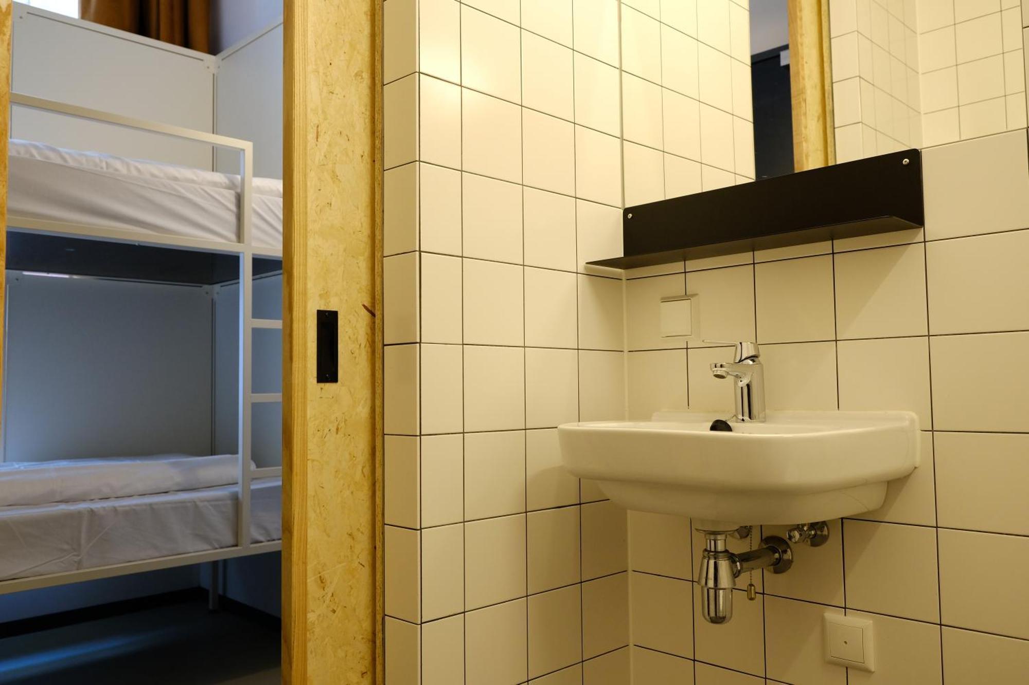 Hostel & Bar De Basis ズヴォレ エクステリア 写真