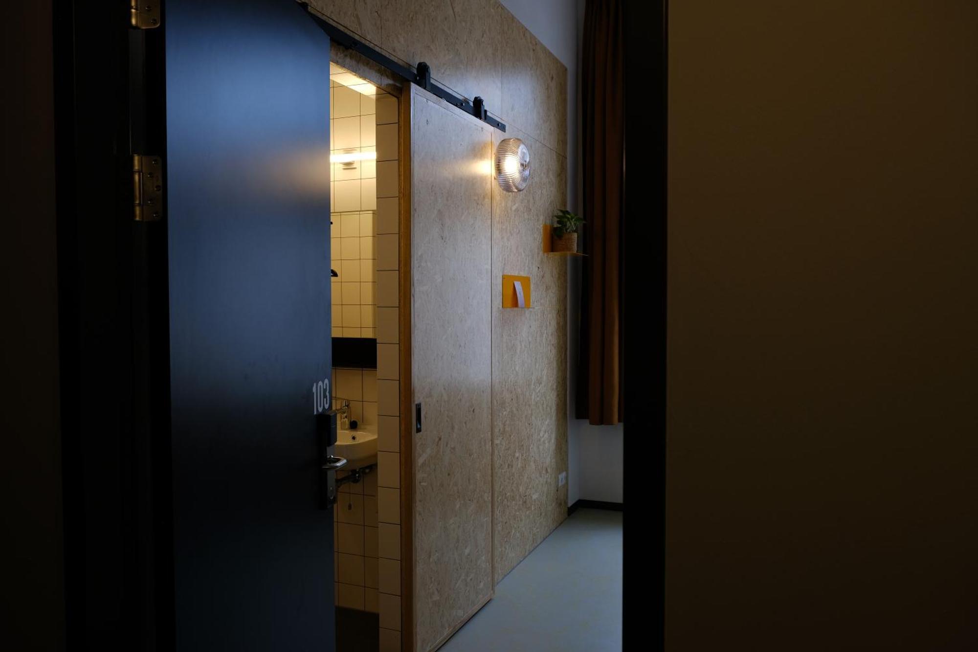 Hostel & Bar De Basis ズヴォレ エクステリア 写真