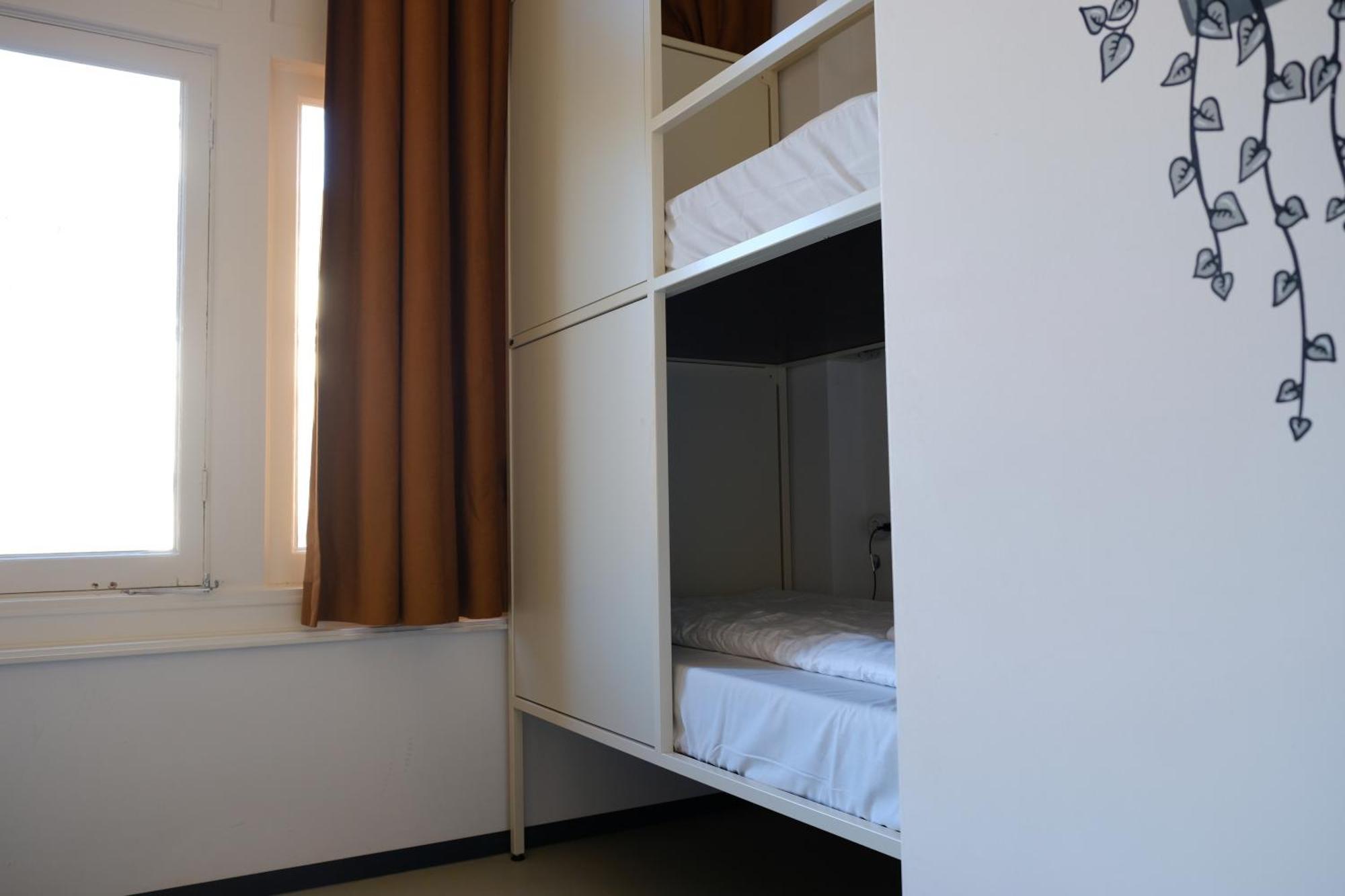 Hostel & Bar De Basis ズヴォレ エクステリア 写真