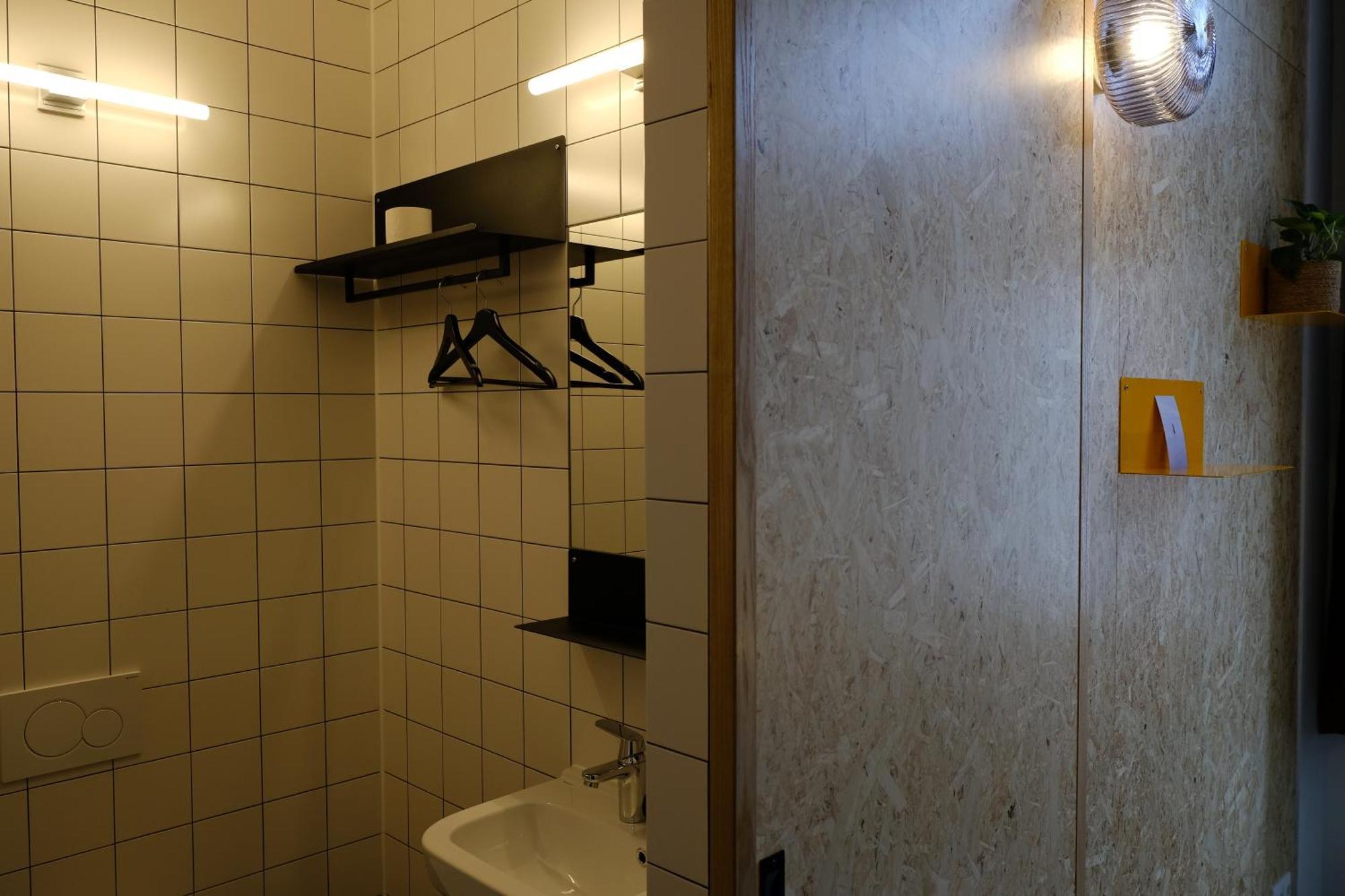 Hostel & Bar De Basis ズヴォレ エクステリア 写真